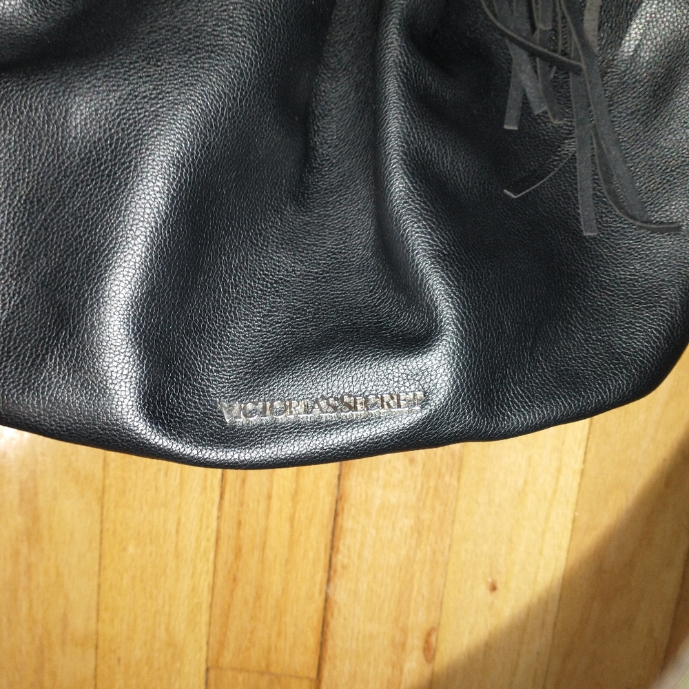 Victoria's secrets women faux black leather drawstring bag with fringe - Picture 5 of 9